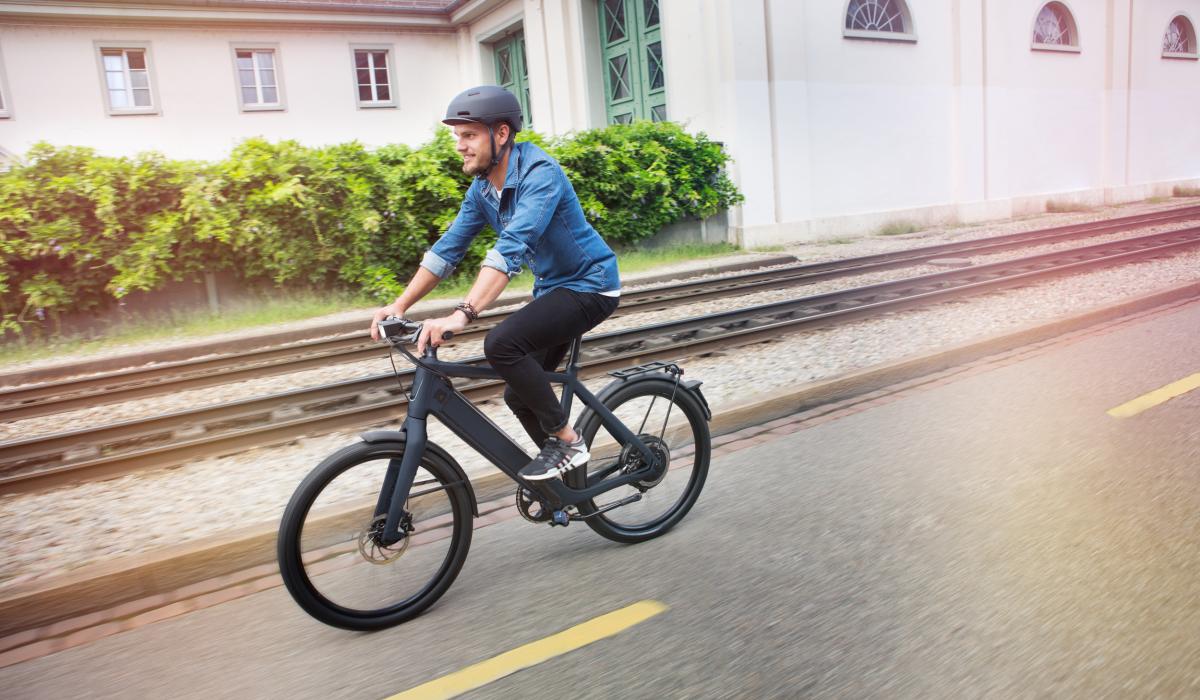 Homme à vélo