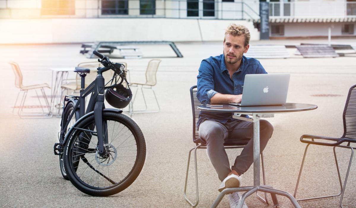 Homme à vélo