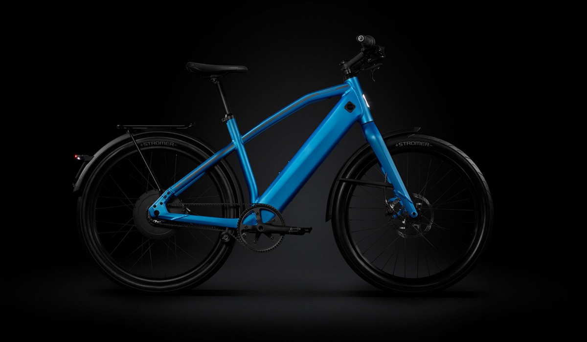 Le Stromer ST2 avec des composants intégrés dans la couleur royal blue.