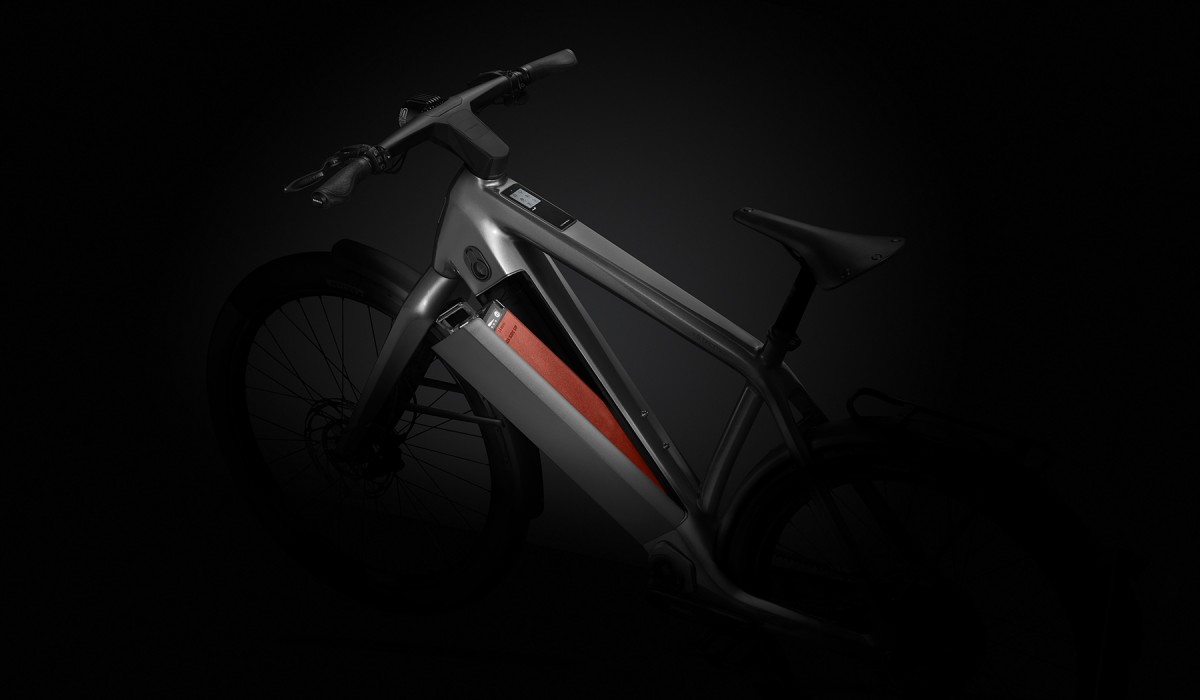 ST7 Dark Platinum with range 260 km battery