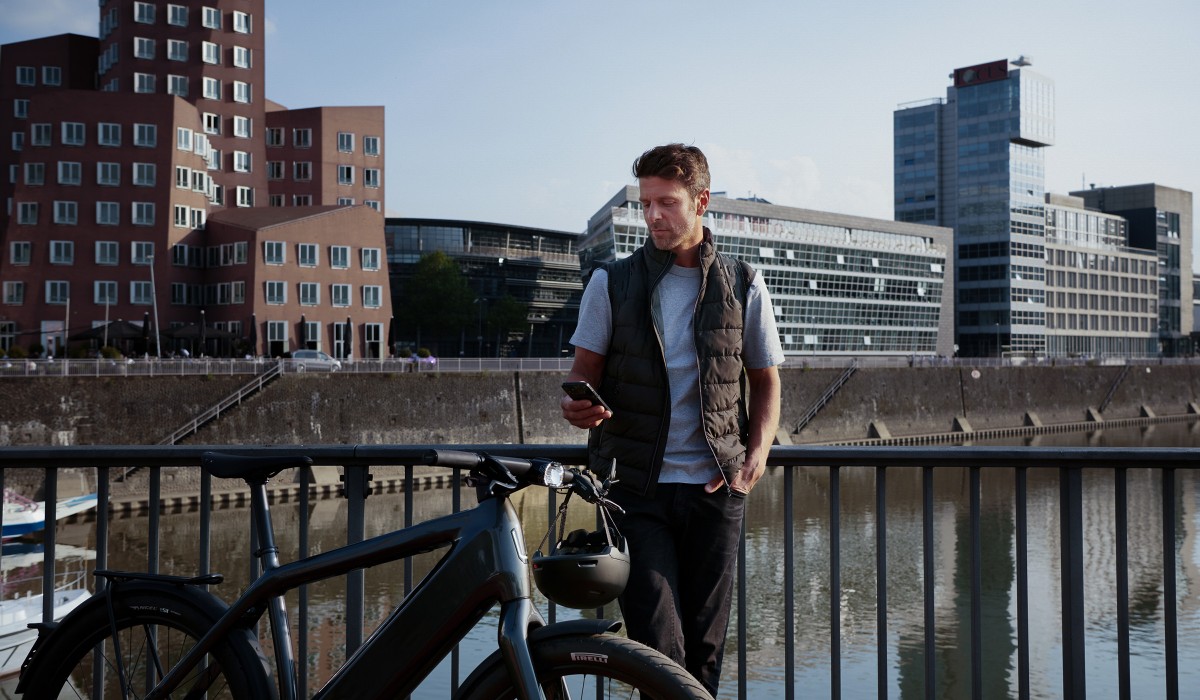 Man with Stromer ST7 Dark Platinum